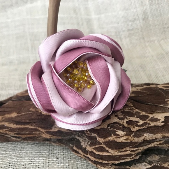 Beautiful handmade rose brooch - Picture 4 of 8